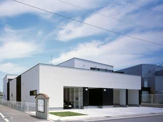 Green Court House, 関建築設計室 / SEKI ARCHITECTURE & DESIGN ROOM 関建築設計室 / SEKI ARCHITECTURE & DESIGN ROOM منازل