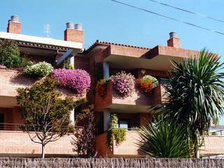 BALCONES Y TERRAZAS, GARDEN MAS DURAN GARDEN MAS DURAN Balcone, Veranda & Terrazza in stile mediterraneo