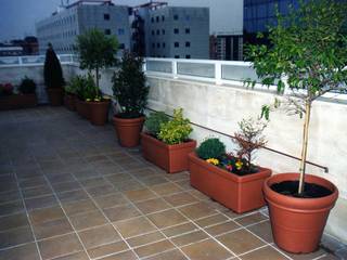 BALCONES Y TERRAZAS, GARDEN MAS DURAN GARDEN MAS DURAN Mediterranean style balcony, porch & terrace