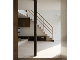 だんだんのいえ, 関建築設計室 / SEKI ARCHITECTURE & DESIGN ROOM 関建築設計室 / SEKI ARCHITECTURE & DESIGN ROOM Modern corridor, hallway & stairs