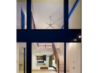 だんだんのいえ, 関建築設計室 / SEKI ARCHITECTURE & DESIGN ROOM 関建築設計室 / SEKI ARCHITECTURE & DESIGN ROOM Modern living room