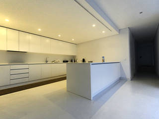 Casa em Carapeços, 3H _ Hugo Igrejas Arquitectos, Lda 3H _ Hugo Igrejas Arquitectos, Lda Minimalist kitchen