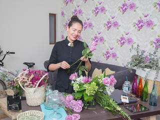 SHOWROOM, LADIANE PERGA LADIANE PERGA Rustic style house Purple/Violet