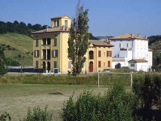 Complesso abitativo , Andrea Pacciani Architetto Andrea Pacciani Architetto Classic style houses