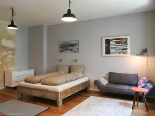 "Wohnung Amit", Birgit Glatzel Architektin Birgit Glatzel Architektin Industrial style bedroom Grey