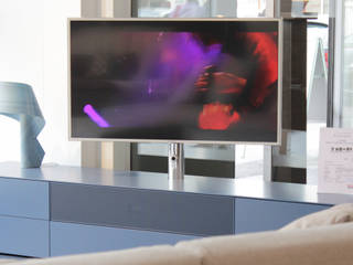 Unsere Ausstellung, Licht + Wohnen GmbH Licht + Wohnen GmbH Modern living room
