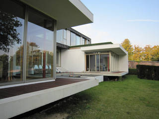 Groveside House, The Chase Architecture The Chase Architecture Moderner Balkon, Veranda & Terrasse Glas Weiß