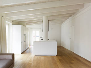 sopralzo di villa storica a milano , recuperosottotetti recuperosottotetti Minimalist kitchen Wood Wood effect