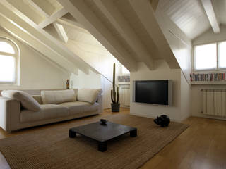 recupero di sottotetto a Vimercate, recuperosottotetti recuperosottotetti Modern living room Wood Wood effect