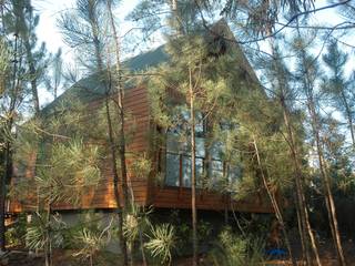 Casa em Cabeça Santa (Penafiel, Portugal), NORMA | Nova Arquitectura em Madeira (New Architecture in Wood) NORMA | Nova Arquitectura em Madeira (New Architecture in Wood) Rustic style house Solid Wood Multicolored