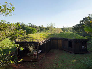 Comuna Yerbas del Paraiso - Misiones, IR arquitectura IR arquitectura Country style garden Solid Wood Wood effect