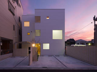 西田辺の家・ネコと夫婦の家, 大野アトリエ 大野アトリエ Casas estilo moderno: ideas, arquitectura e imágenes