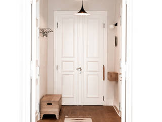 Hallway Loft Kolasinski Scandinavian style corridor, hallway& stairs Solid Wood White