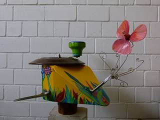 Upcycling-Vogelhaus, werkstatt+atelier petra hemmers werkstatt+atelier petra hemmers Eclectic style garden