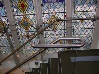 Glass balustrades, doors and screens in beautiful heritage church renovations, Ion Glass Ion Glass Paredes y pisos de estilo moderno Vidrio