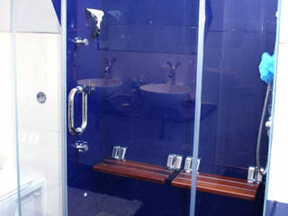 Structural glass in wetrooms , Ion Glass Ion Glass Baños de estilo moderno Vidrio