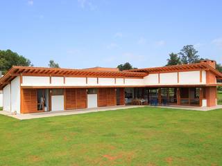 Casa em Araçoiaba da Serra-SP Brasil, TK arquitetura e Design de Interiores TK arquitetura e Design de Interiores Casas modernas