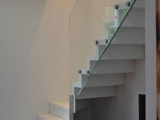 Scala Design 03, SPEZIALE SCALE SPEZIALE SCALE Corridor, hallway & stairsStairs Iron/Steel White