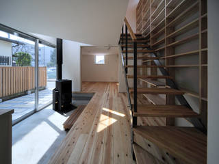 小平の家, FuruichiKumiko ArchitectureDesignOffice FuruichiKumiko ArchitectureDesignOffice モダンスタイルの 玄関&廊下&階段