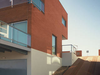 Pinhal Verde House , SAMF Arquitectos SAMF Arquitectos Casas modernas Tijolo