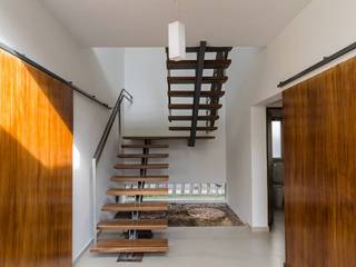 Casa Los Tipales L78, M2a Arquitectura APPaisajismo Couloir, entrée, escaliers modernes