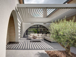 Rider Architects , IQ Outdoor Living IQ Outdoor Living Balcones y terrazas de estilo moderno Aluminio/Cinc