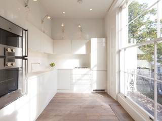 Notting Hill - First Floor Apartment, The White House Interiors The White House Interiors Кухня