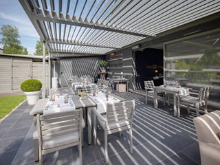 The Sycamores, IQ Outdoor Living IQ Outdoor Living Modern terrace Aluminium/Zinc