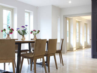 Private Residence - Kent, Artisans of Devizes Artisans of Devizes Modern dining room Limestone