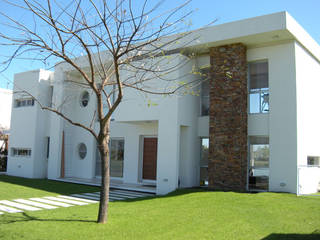 Casa San Isidro Labrador, arqpizzini arqpizzini Casas modernas