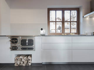 Planung und Umsetzung eines Koch- und Essbereiches in Wagrain, FRAME Innenarchitektur FRAME Innenarchitektur Minimalist kitchen