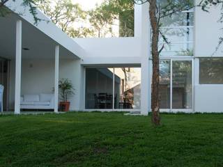 Vivienda en el Bosque, FKB ARQUITECTOS FKB ARQUITECTOS Nowoczesne domy