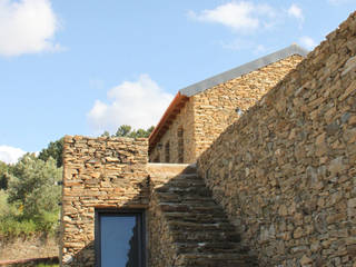 Casa Aldeia de Baixo - Alto Douro Vinhateiro, Germano de Castro Pinheiro, Lda Germano de Castro Pinheiro, Lda Nhà phong cách mộc mạc Cục đá