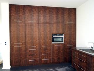 Mix aus Nussbaum Edelstahl und Beton, Tischlerei Sekura Tischlerei Sekura Industriale Küchen Holzwerkstoff Transparent