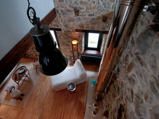 Una Casa Rural con paredes de Piedra del siglo XVIII que te robará el aliento, RUBIO · BILBAO ARQUITECTOS RUBIO · BILBAO ARQUITECTOS Country style living room