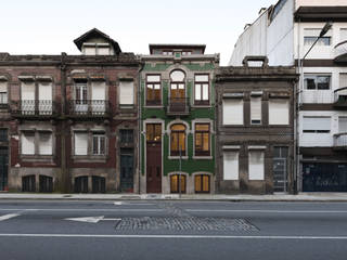 Reabilitação de Habitação Unifamiliar Urbana do Início do Séc. XX, Inês Pimentel Arquitectura Inês Pimentel Arquitectura Classic style houses Tiles