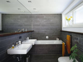 TOP A, ARCHITEKTURBÜRO KADEN ARCHITEKTURBÜRO KADEN Modern bathroom Tiles