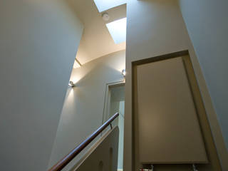 London Mews House, FALCHI INTERIORS LTD FALCHI INTERIORS LTD Modern corridor, hallway & stairs