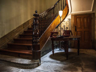 OPORTO LOFT ART HOTEL, Bastos & Cabral - Arquitectos, Lda. | 2B&C Bastos & Cabral - Arquitectos, Lda. | 2B&C Eclectic corridor, hallway & stairs