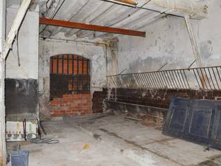 ‘Rehbailitacion edificio en Gracia’, lluiscorbellajordi lluiscorbellajordi Nowoczesny garaż