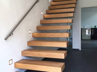 Treppen des Monats 2015, lifestyle-treppen.de lifestyle-treppen.de Koridor & Tangga Modern Kayu Wood effect