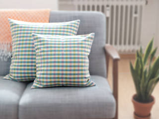 Handgewebte Karierte Kissenhülle / Neon Blau , Summer Made Summer Made Modern living room Cotton Red