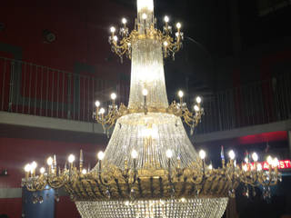 Lampara de cristal para Teatro Zenith the Paris, DECORATIVECHANDELIER DECORATIVECHANDELIER Klasyczny korytarz, przedpokój i schody Matal