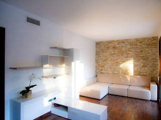 Arredo bifamiliare, Studio HAUS Studio HAUS Modern living room