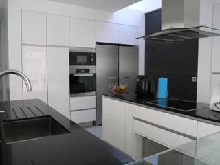 Pure White, CW CW Modern kitchen