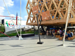 I rivestimenti in legno per esterni di Déco ad Expo 2015, Déco Déco Pareti & Pavimenti in stile moderno Legno composito Trasparente
