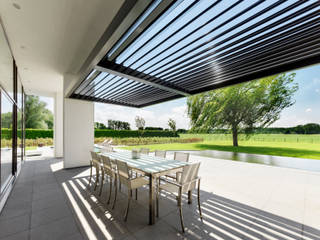 Elmstree Grove | UmbrisbyIQ |, IQ Outdoor Living IQ Outdoor Living Modern terrace Aluminium/Zinc