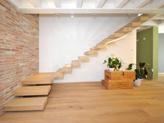 Realizzazione nuova pavimentazione in legno di quercia, EMMEDUE di Ferruccio Mattiello EMMEDUE di Ferruccio Mattiello Modern living room Wood
