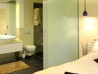 sypialnia z łazienką , Archomega Archomega 現代浴室設計點子、靈感&圖片