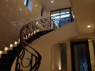 N邸, 一級建築士事務所 (有)ＢＯＦアーキテクツ 一級建築士事務所 (有)ＢＯＦアーキテクツ Corredores, halls e escadas clássicos